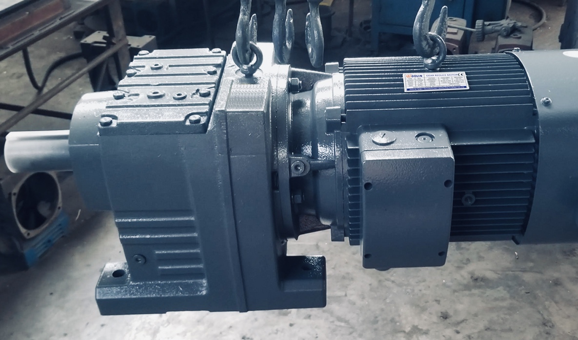 Helical gear motor working principle